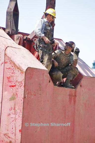 crane workers 1 graphic